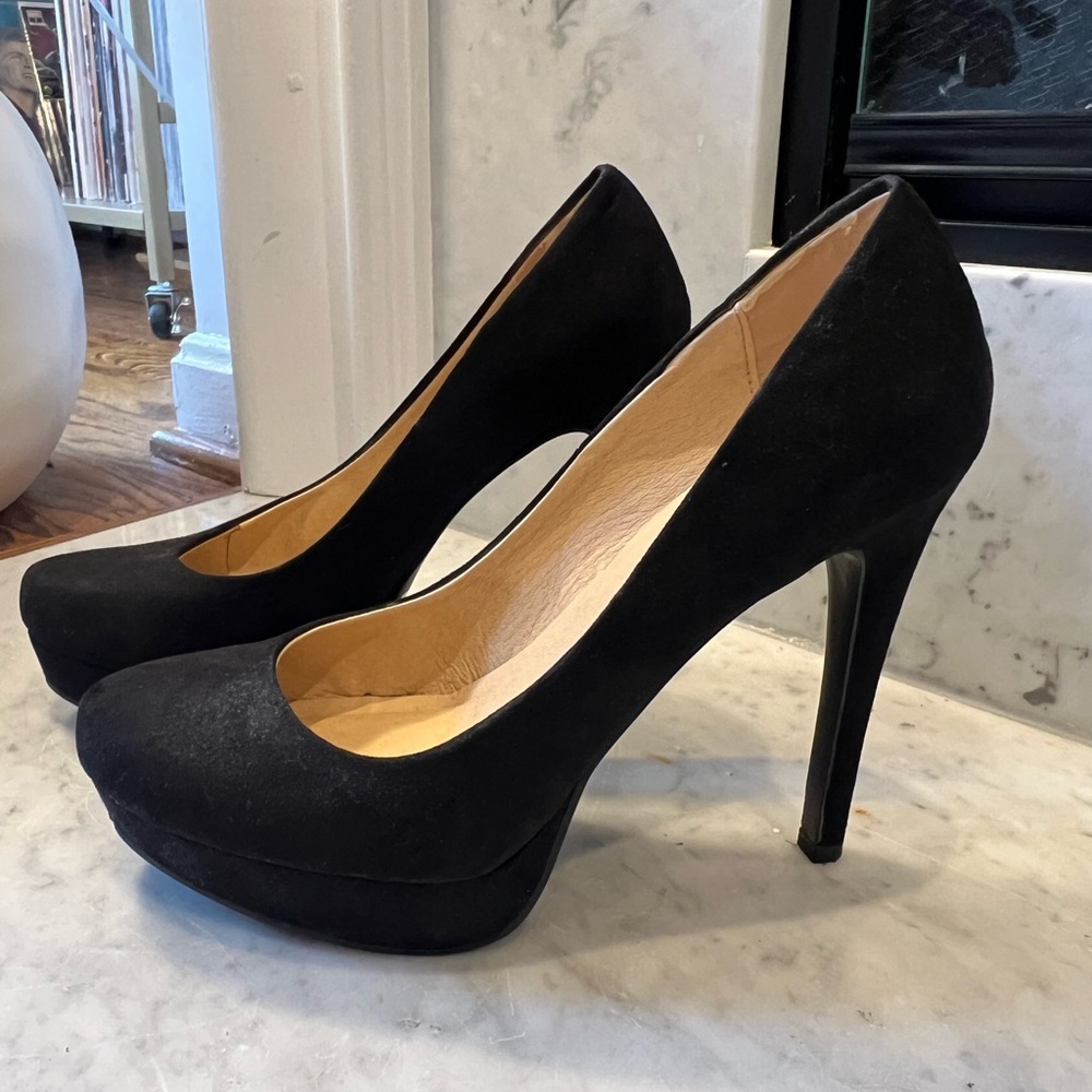 CL by Laundry Classic Black Heels